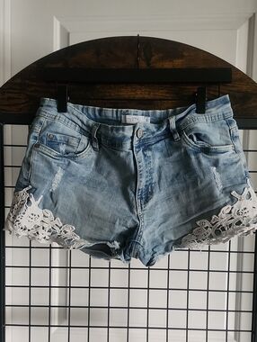 Light Wash Denim Lace Trim Women’s Shorts